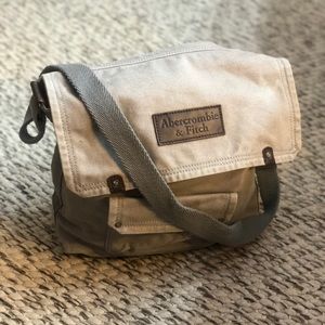 Abercrombie & Fitch Messenger bag